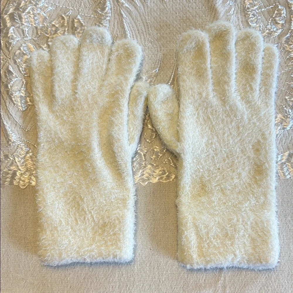 Isotoner Cream & Brown Fuzzy Women’s Gloves; Incredibly Soft & Warm!Barely Worn! - Picture 3 of 8